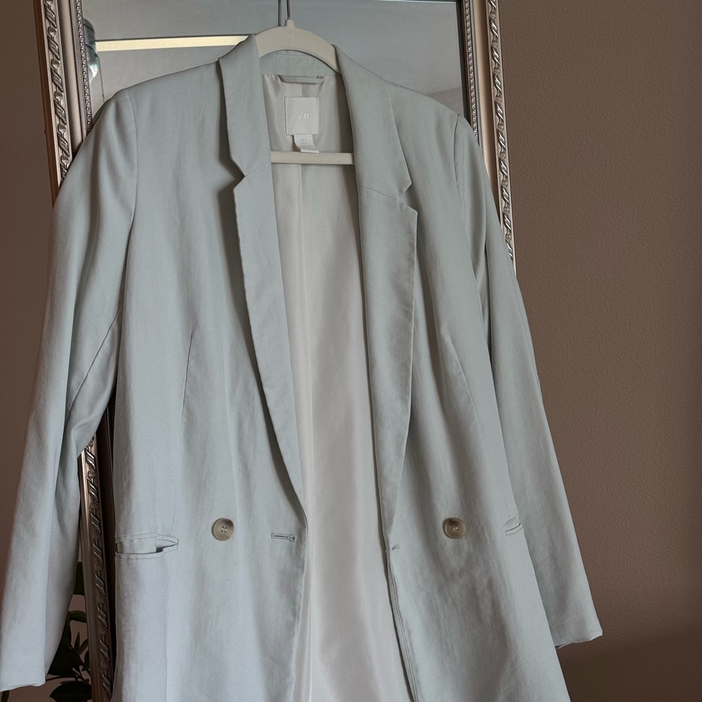 H&M Gray Blazer with Structured Design and Notched Lapels